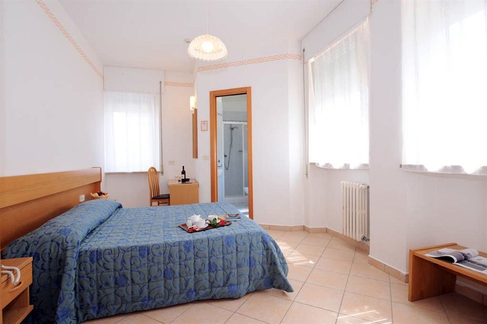 Hotel Marina Бардолино Екстериор снимка