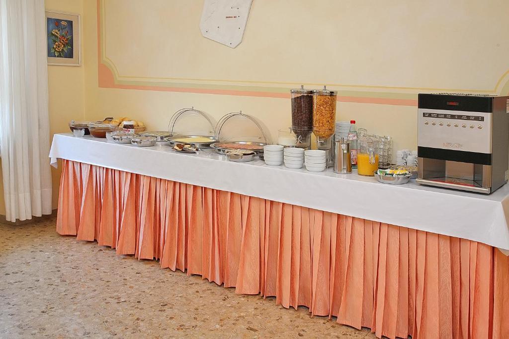 Hotel Marina Бардолино Екстериор снимка